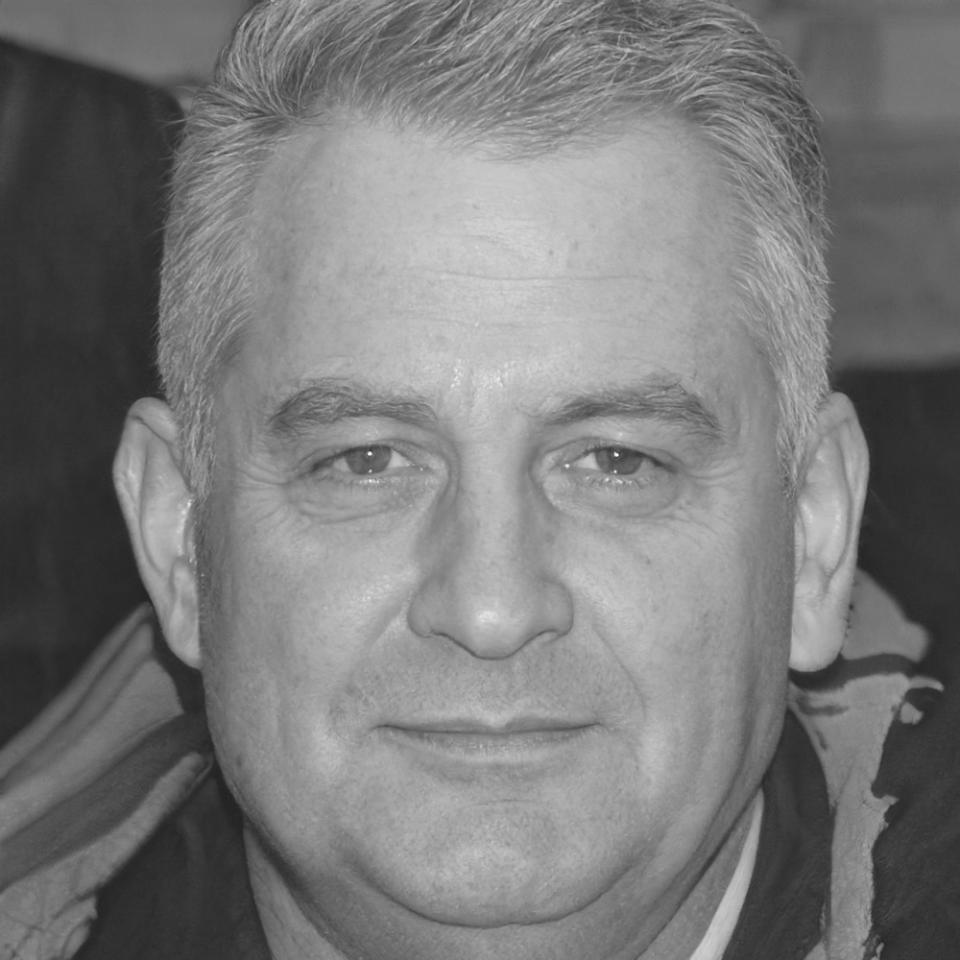 Instructor Thiebaut Desmet explaining tax strategy